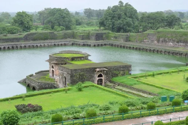 Ujjain to Mandu Taxi